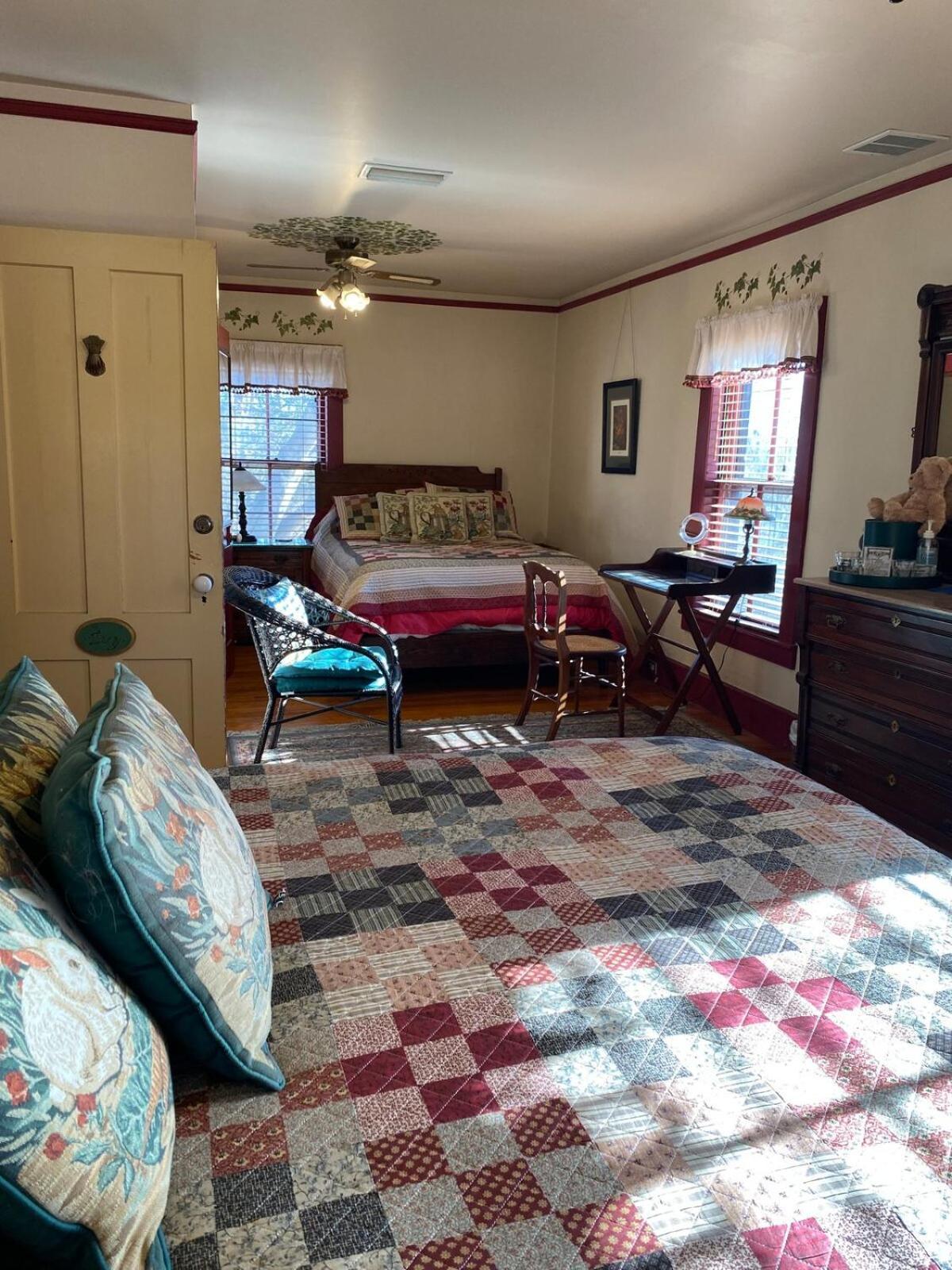 Amherst Inn מראה חיצוני תמונה