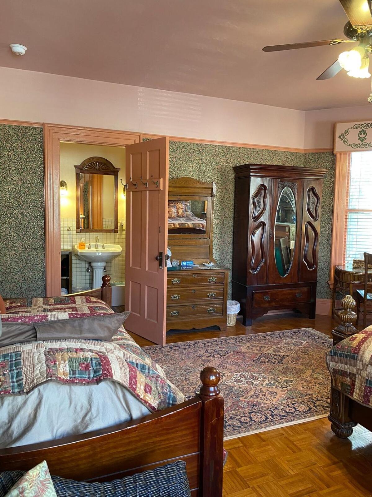 Amherst Inn מראה חיצוני תמונה