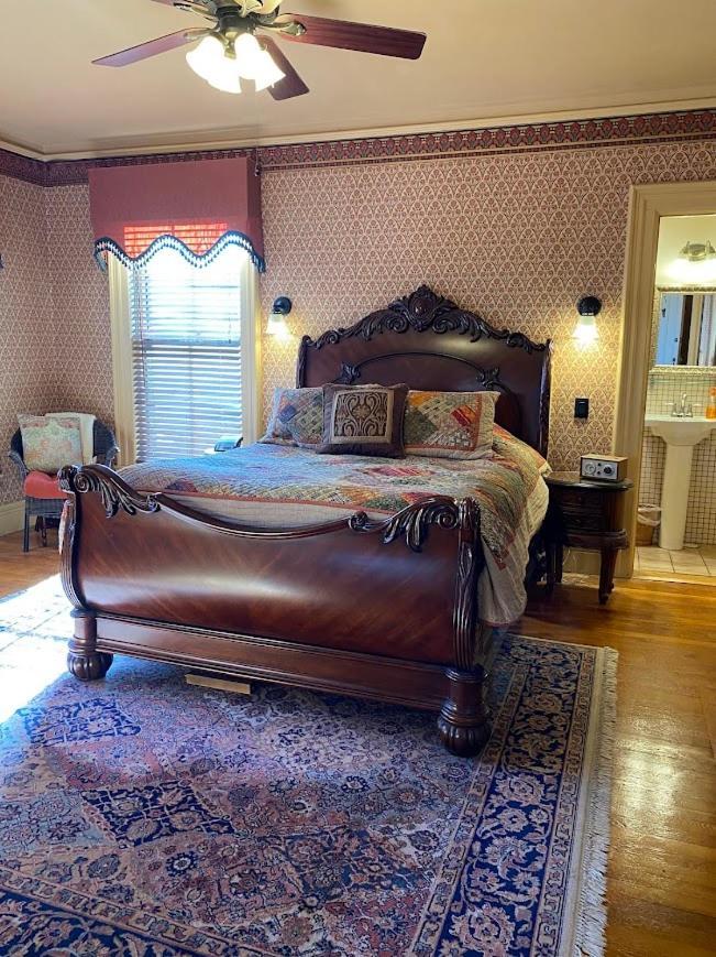 Amherst Inn מראה חיצוני תמונה