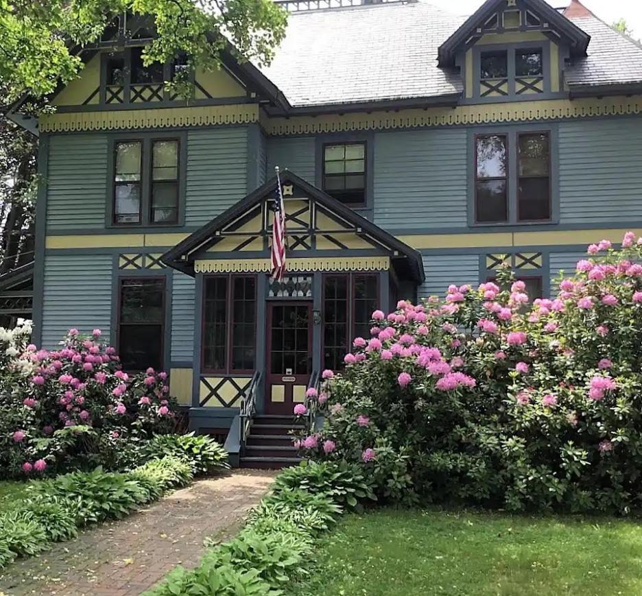 Amherst Inn מראה חיצוני תמונה