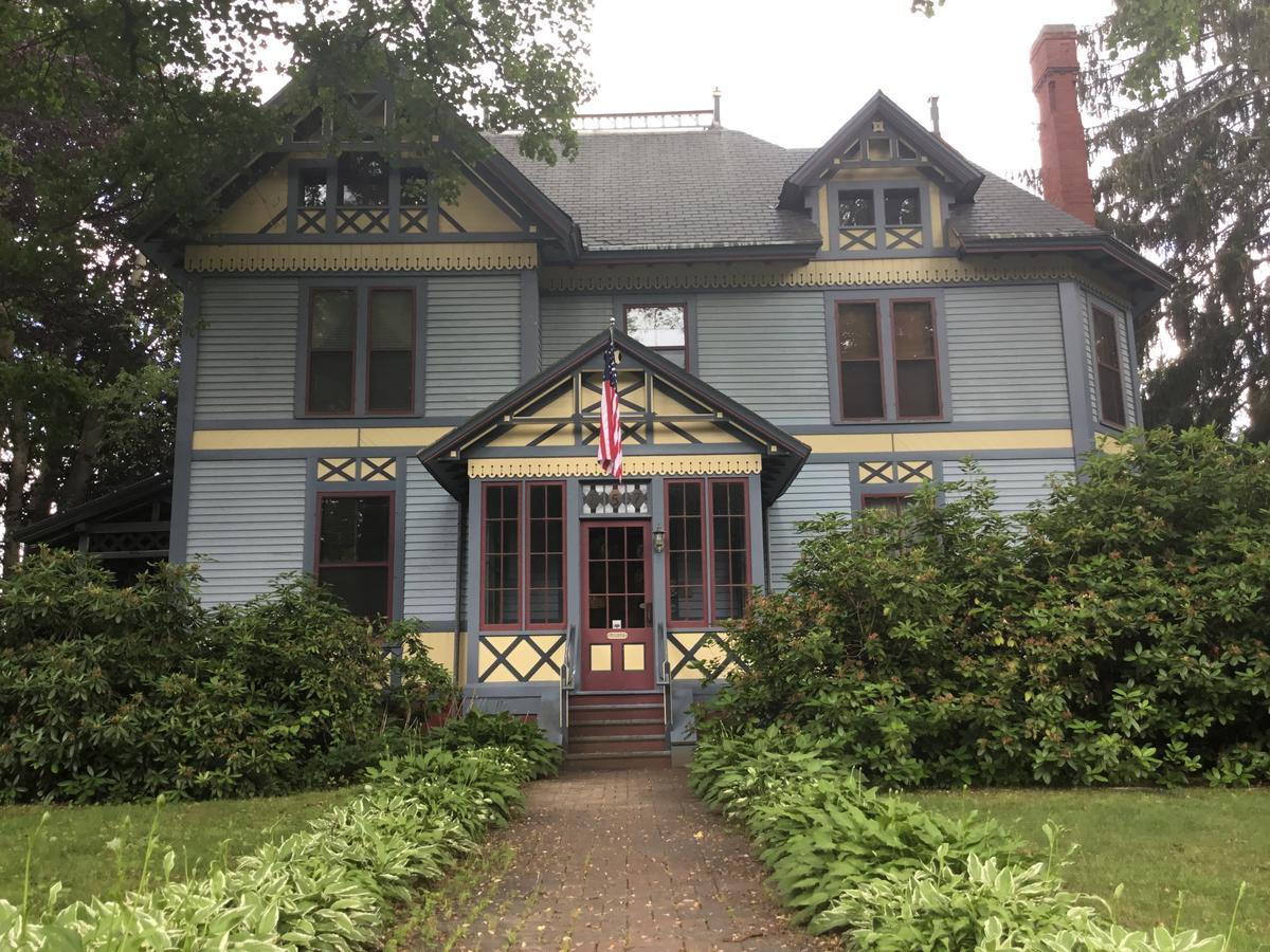 Amherst Inn מראה חיצוני תמונה