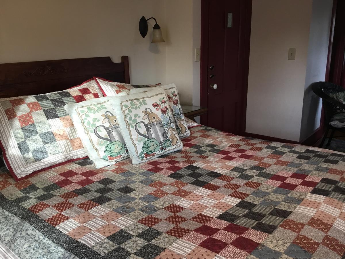 Amherst Inn מראה חיצוני תמונה