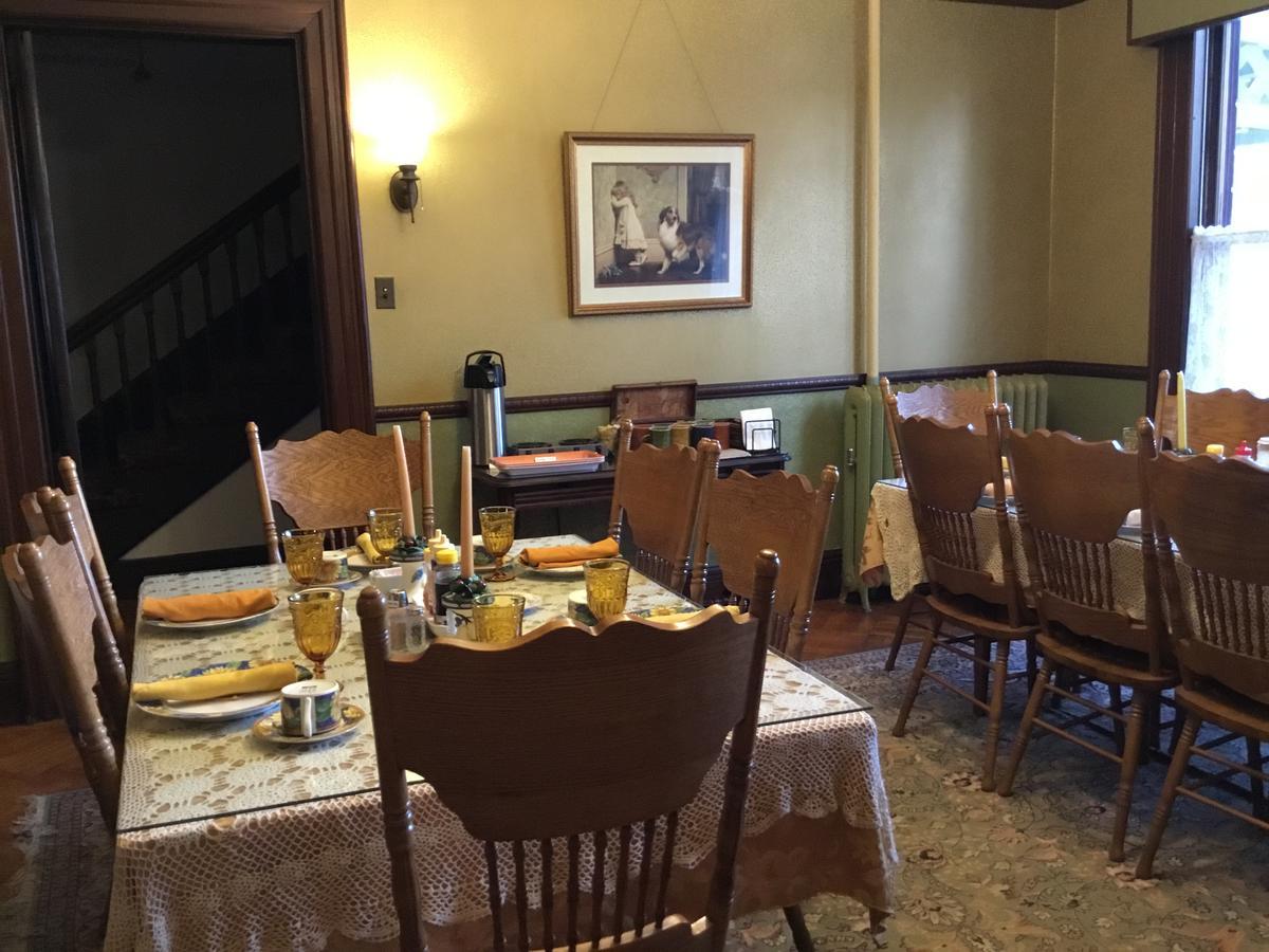 Amherst Inn מראה חיצוני תמונה