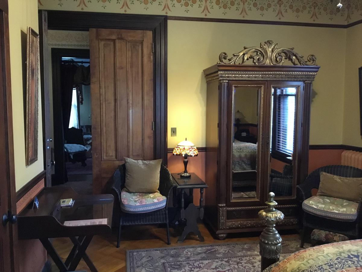 Amherst Inn מראה חיצוני תמונה