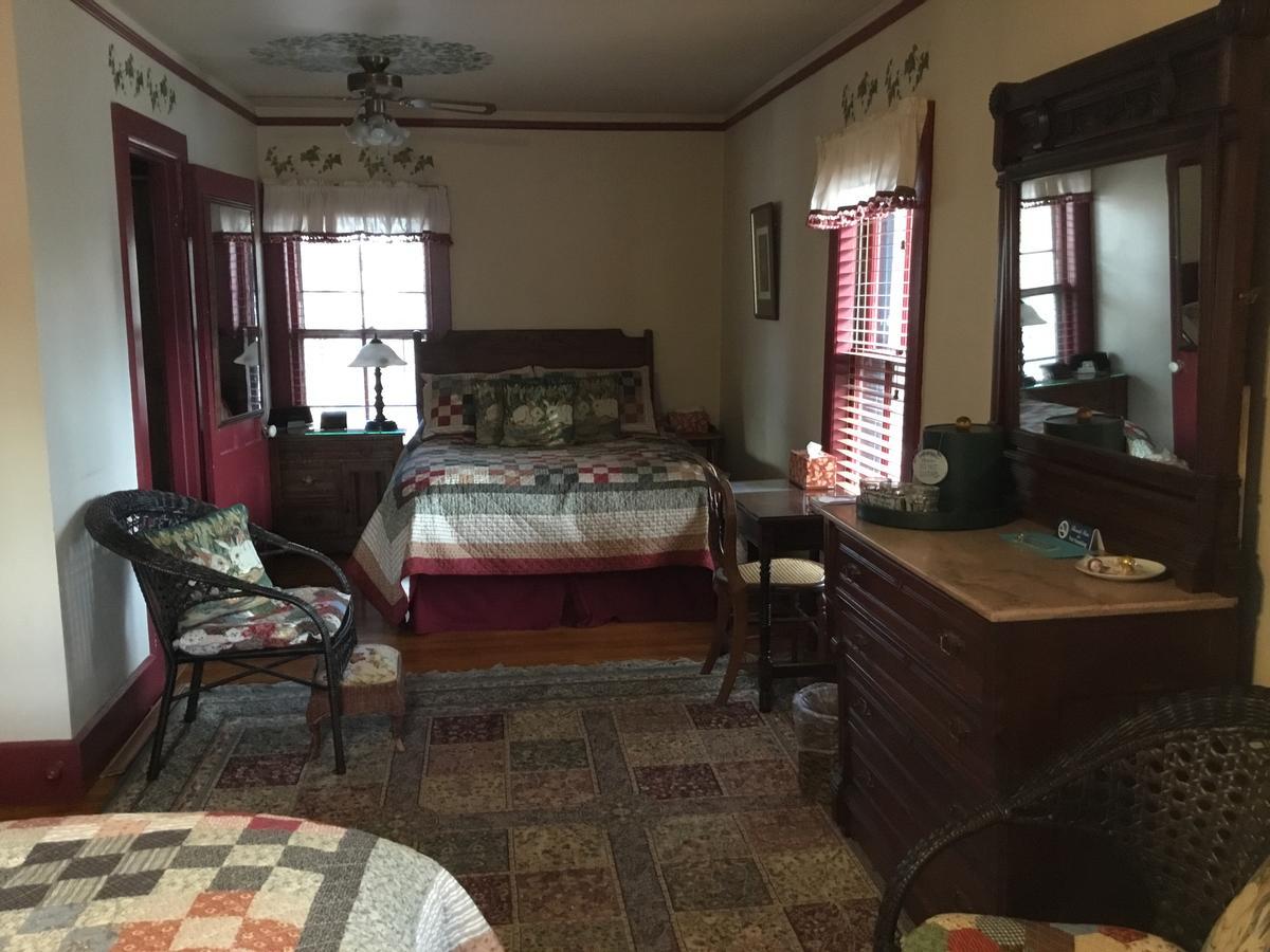 Amherst Inn מראה חיצוני תמונה