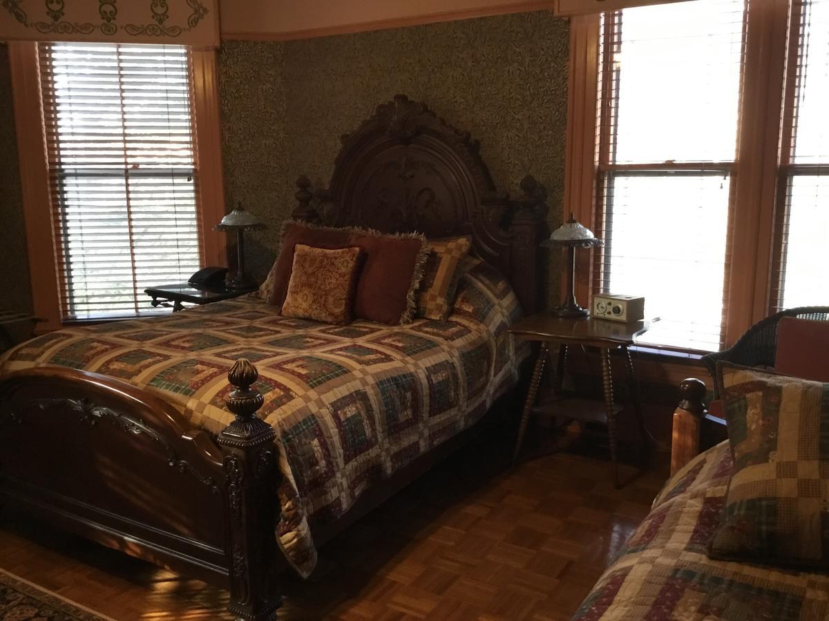 Amherst Inn מראה חיצוני תמונה