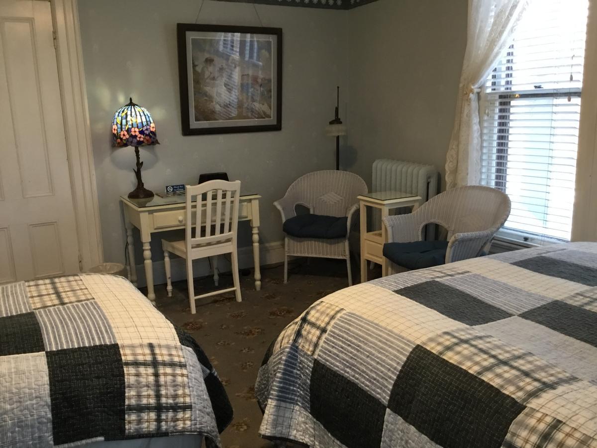 Amherst Inn מראה חיצוני תמונה