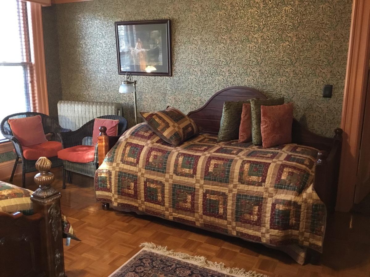 Amherst Inn מראה חיצוני תמונה