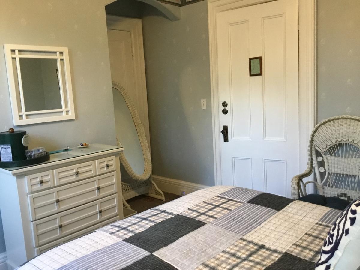 Amherst Inn מראה חיצוני תמונה