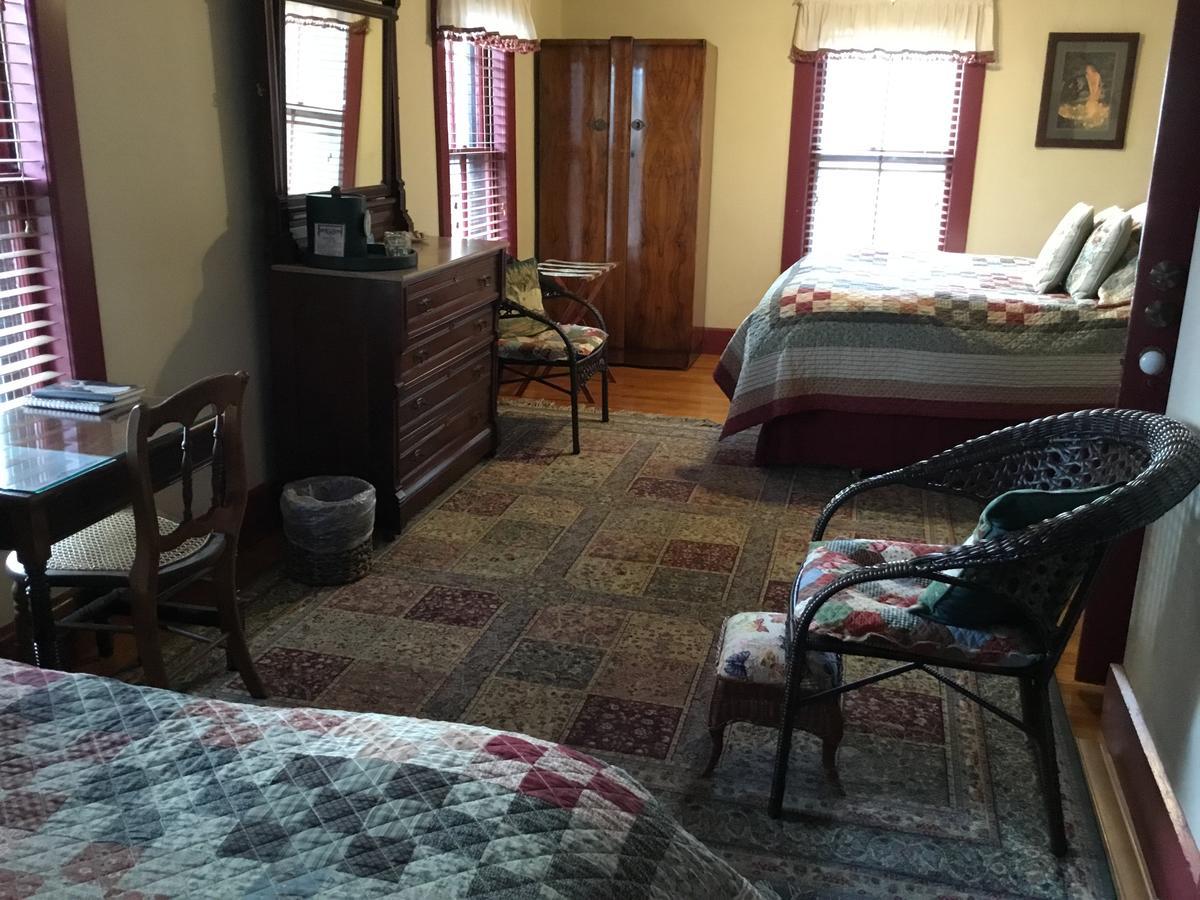 Amherst Inn מראה חיצוני תמונה