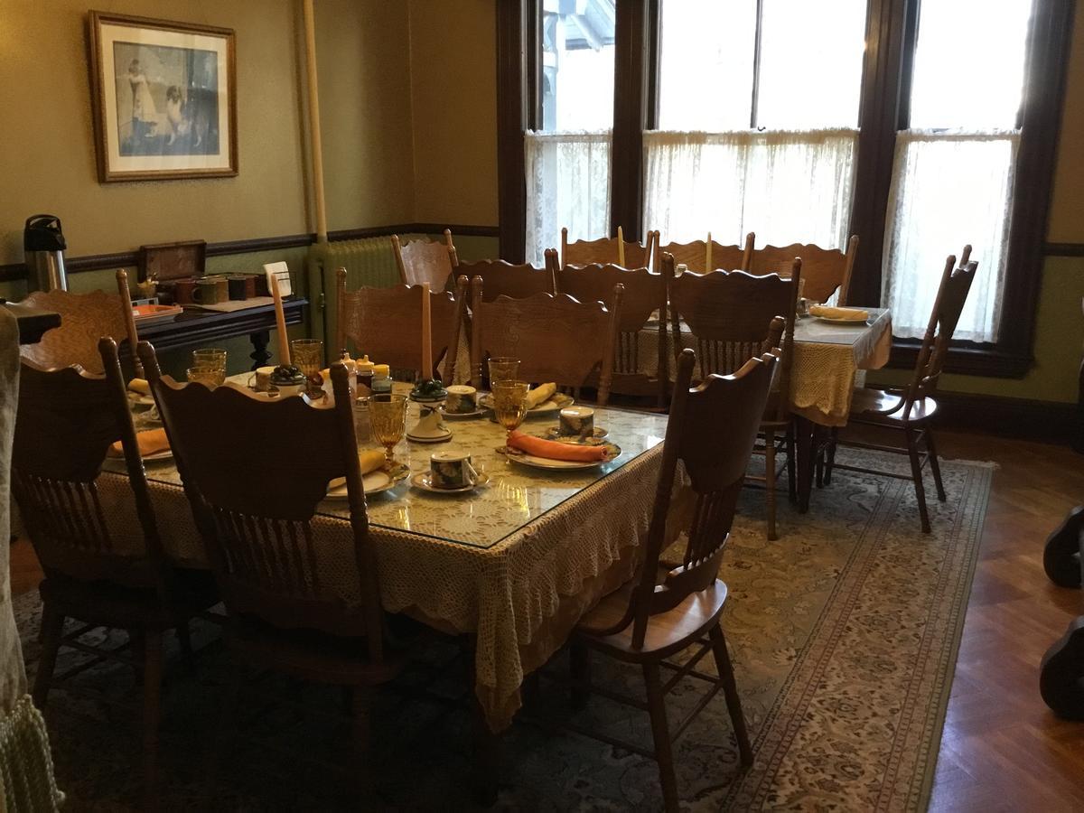 Amherst Inn מראה חיצוני תמונה
