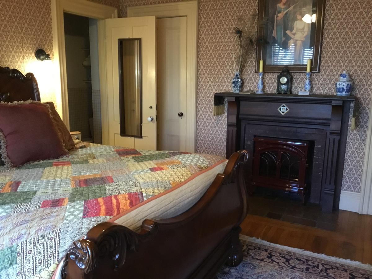 Amherst Inn מראה חיצוני תמונה