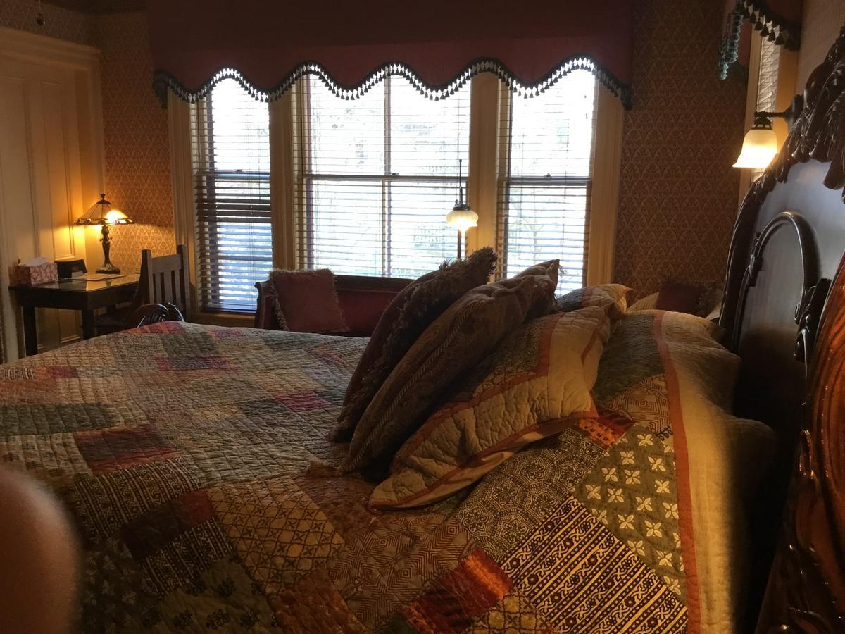 Amherst Inn מראה חיצוני תמונה