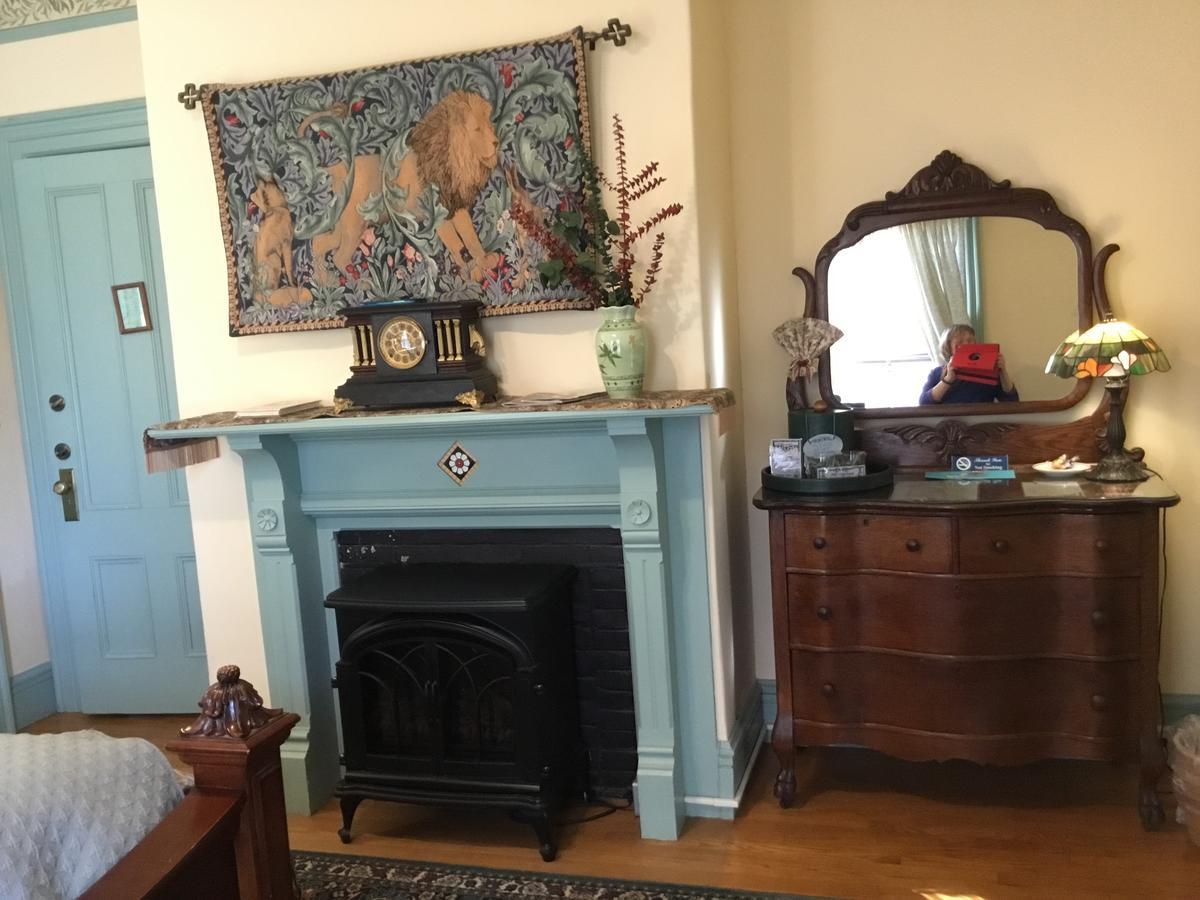 Amherst Inn מראה חיצוני תמונה