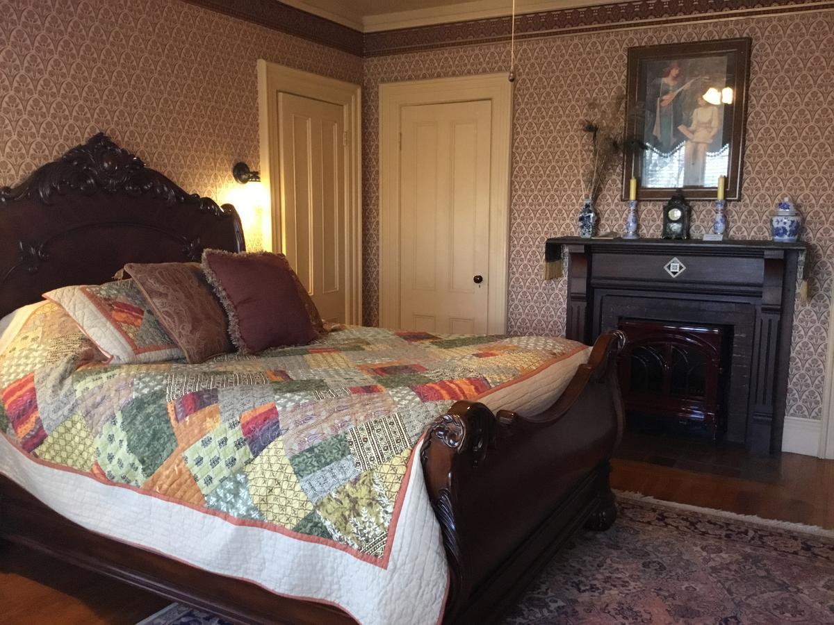 Amherst Inn מראה חיצוני תמונה