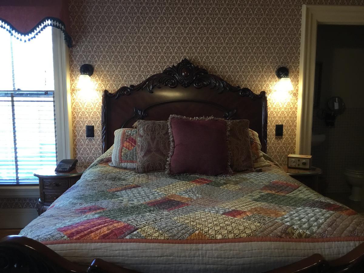 Amherst Inn מראה חיצוני תמונה