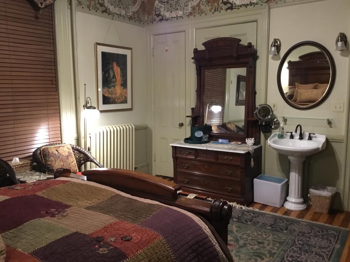 Amherst Inn מראה חיצוני תמונה