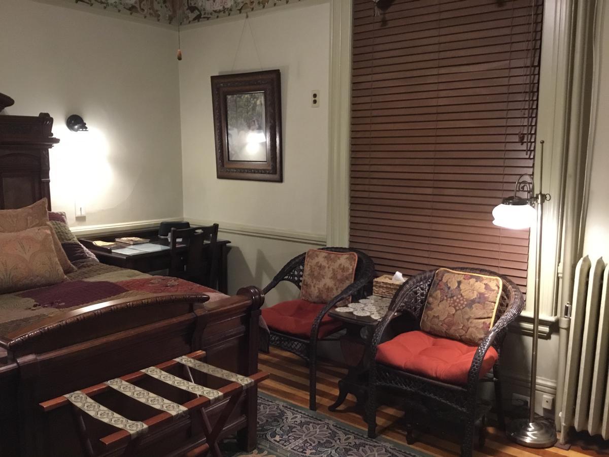 Amherst Inn מראה חיצוני תמונה