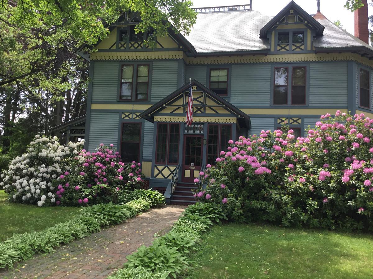 Amherst Inn מראה חיצוני תמונה