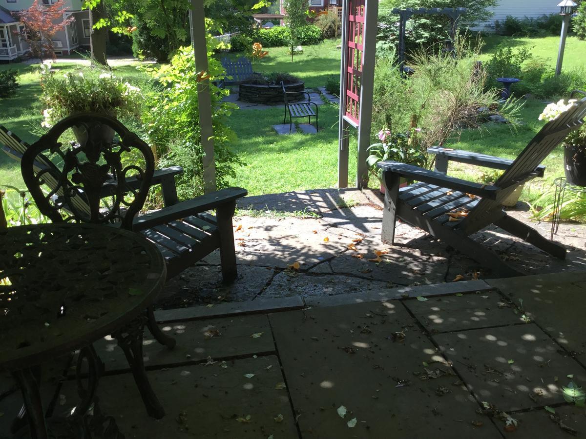 Amherst Inn מראה חיצוני תמונה